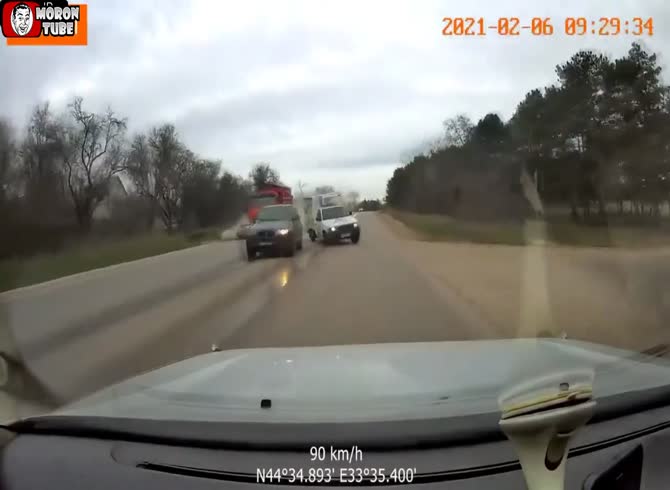 Video: Being abruptly cut off while traveling at 90 km-h